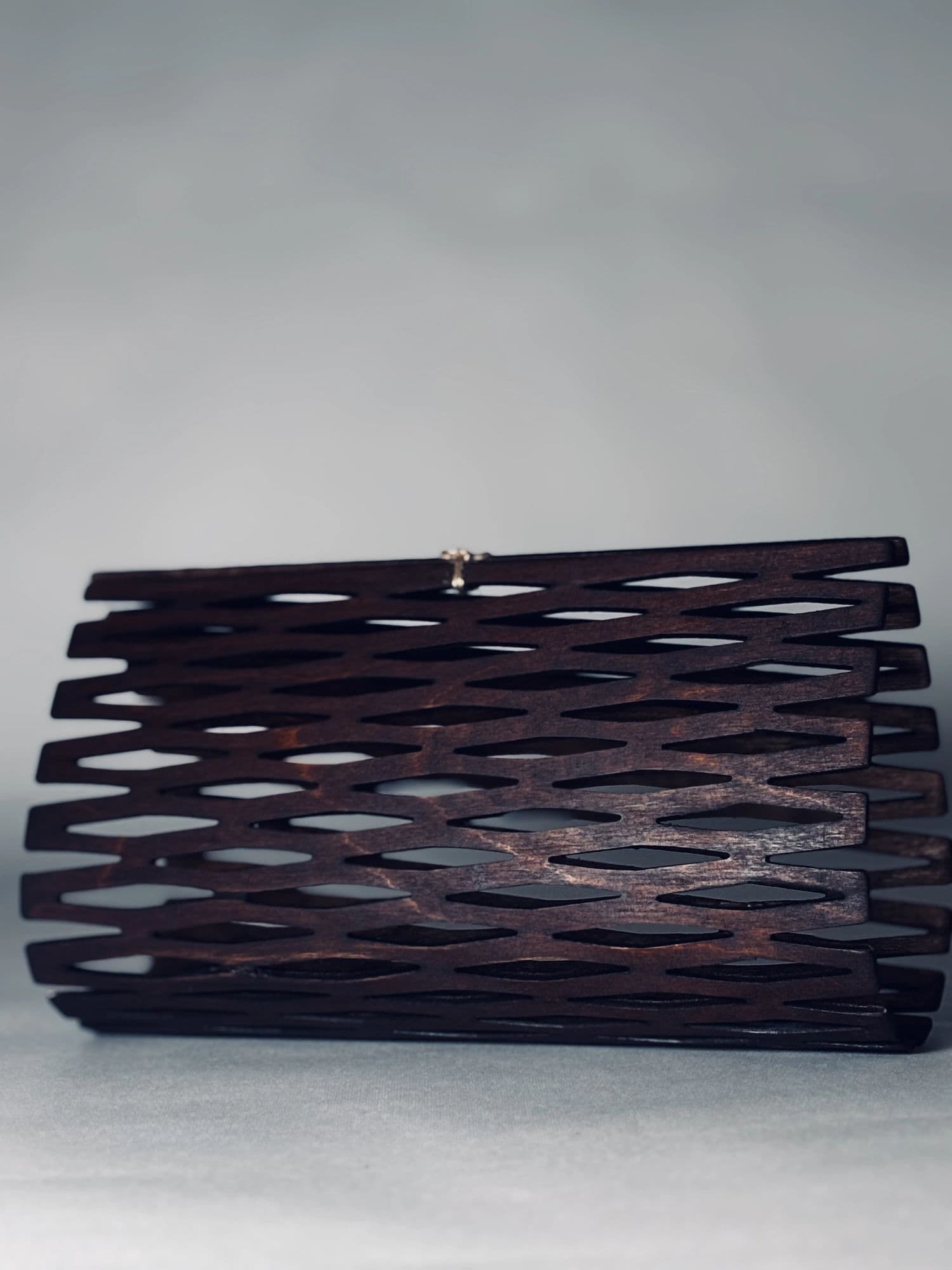 ხელჩანთა -  რომბისებური ჭრის ფორმა 