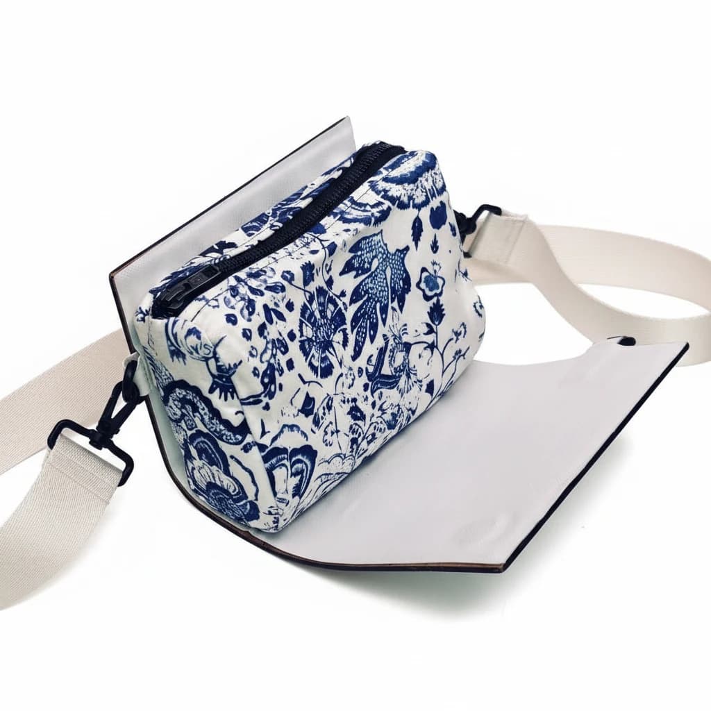 Voloostore handcrafted wooden bag